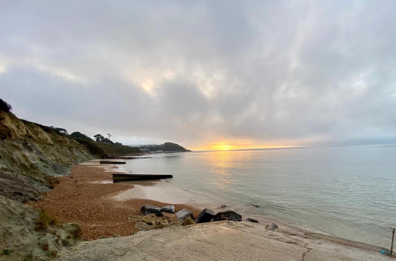 Seaview Self-Catering Coastal Bungalow In Rural West Wight フレッシュウォーター エクステリア 写真